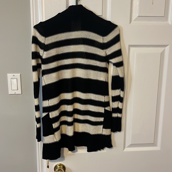 ✨2 for $10✨Majora(Fairweather) Black and white cardigan - Picture 2 of 3